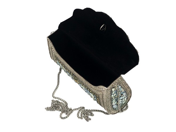 Bélése fekete bársony