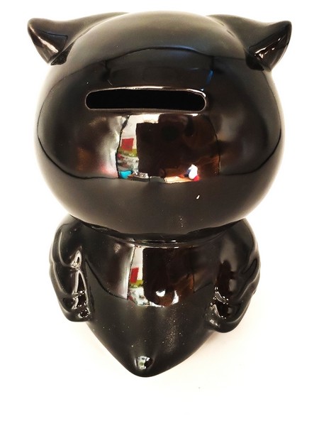 Pénzbedobó nyílás a bagoly fejének hátoldalán