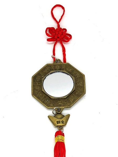 másik oldalán a kínai horoszkóp 12 állatjegye egy tükör körül.